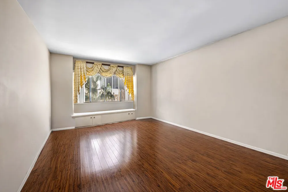 5651 Sumner Way #203 Culver City, CA 90230