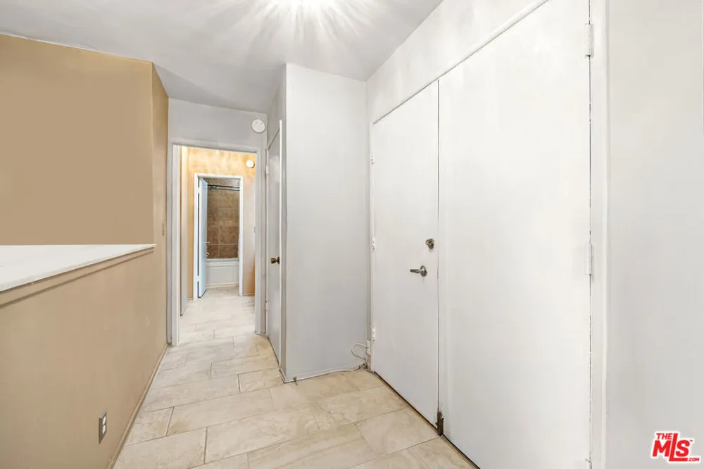 5651 Sumner Way #203 Culver City, CA 90230