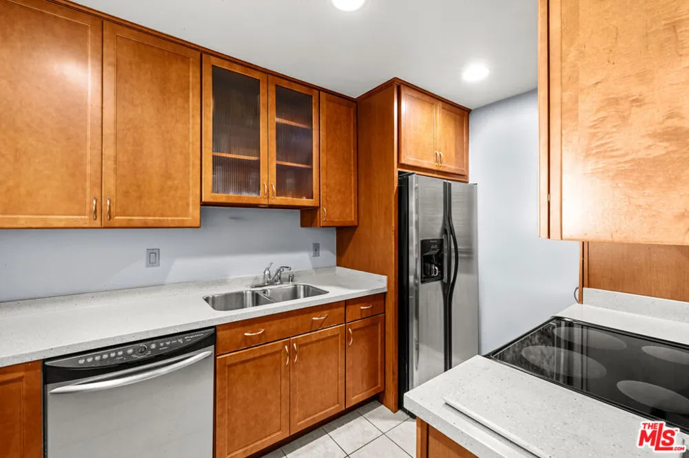 5651 Sumner Way #203 Culver City, CA 90230