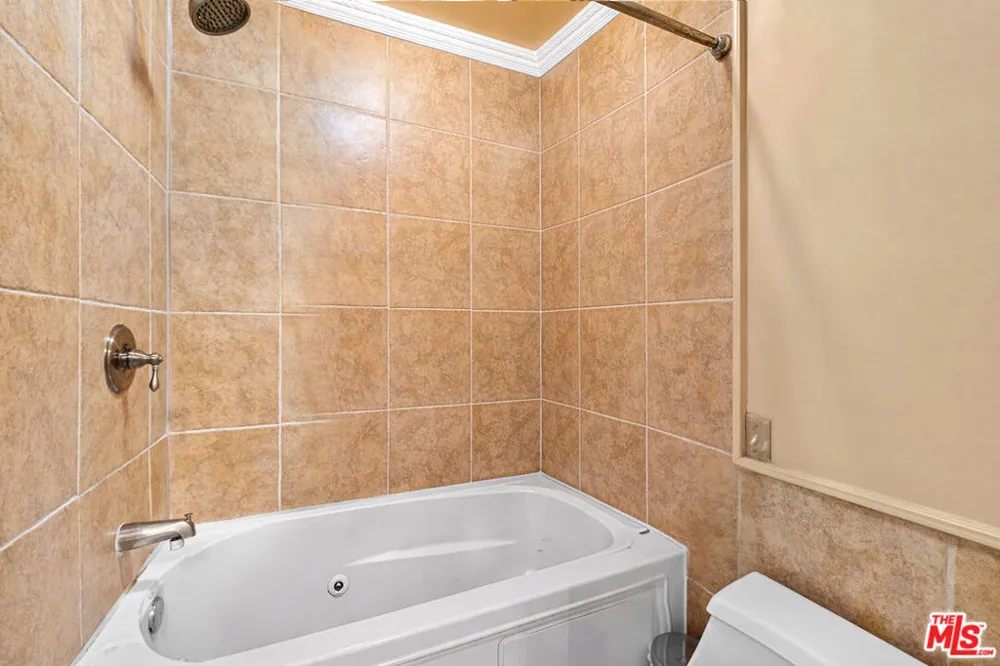 5651 Sumner Way #203 Culver City, CA 90230