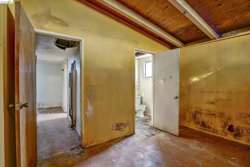 27758 La Porte Ave Hayward, CA 94545