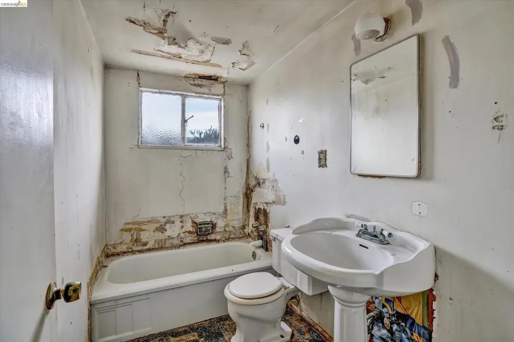27758 La Porte Ave Hayward, CA 94545