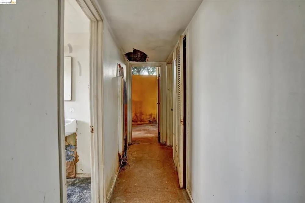 27758 La Porte Ave Hayward, CA 94545