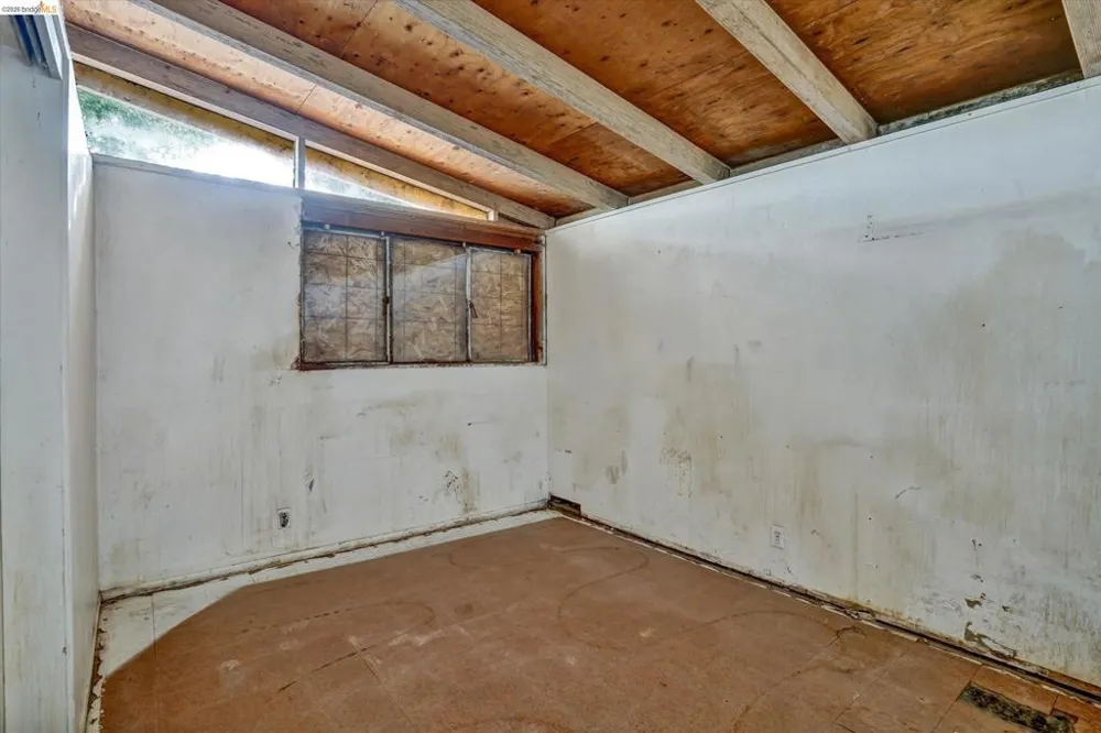 27758 La Porte Ave Hayward, CA 94545