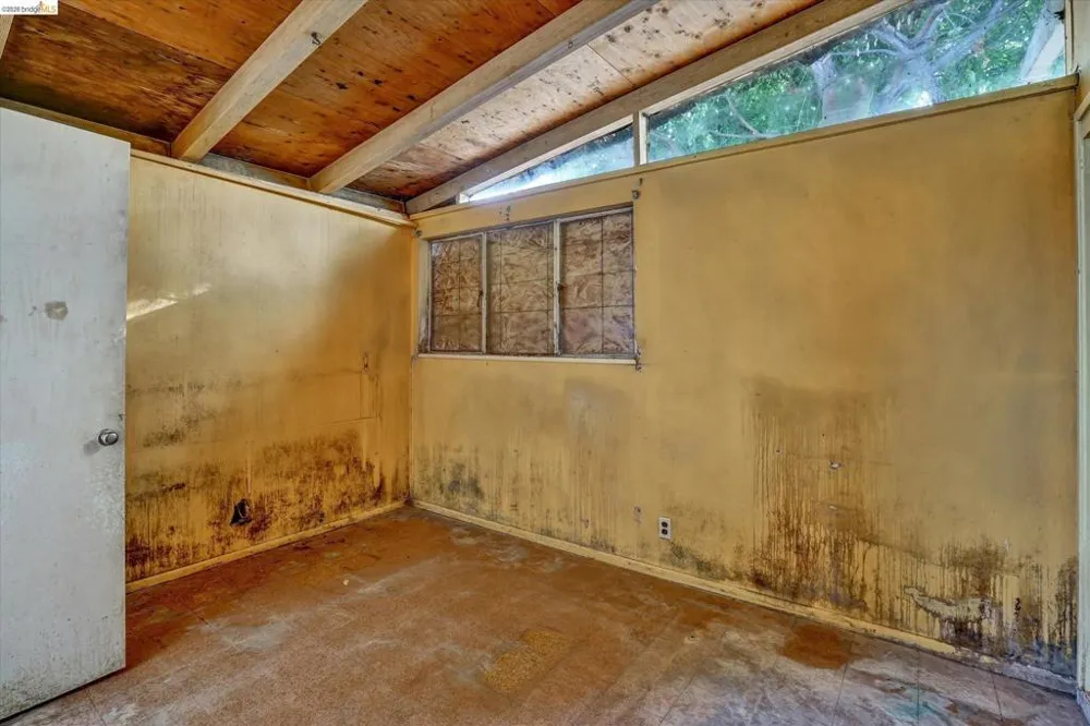 27758 La Porte Ave Hayward, CA 94545