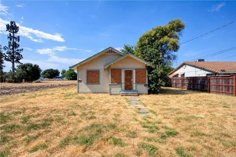 1490 Cameron Lane