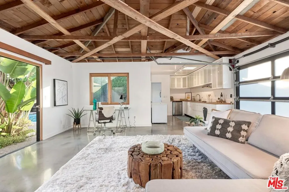 2211 Ashland Avenue Santa Monica, CA 90405