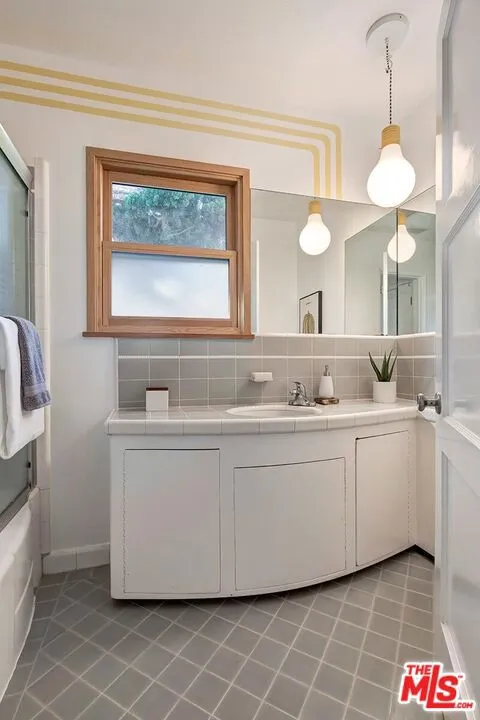 2211 Ashland Avenue Santa Monica, CA 90405