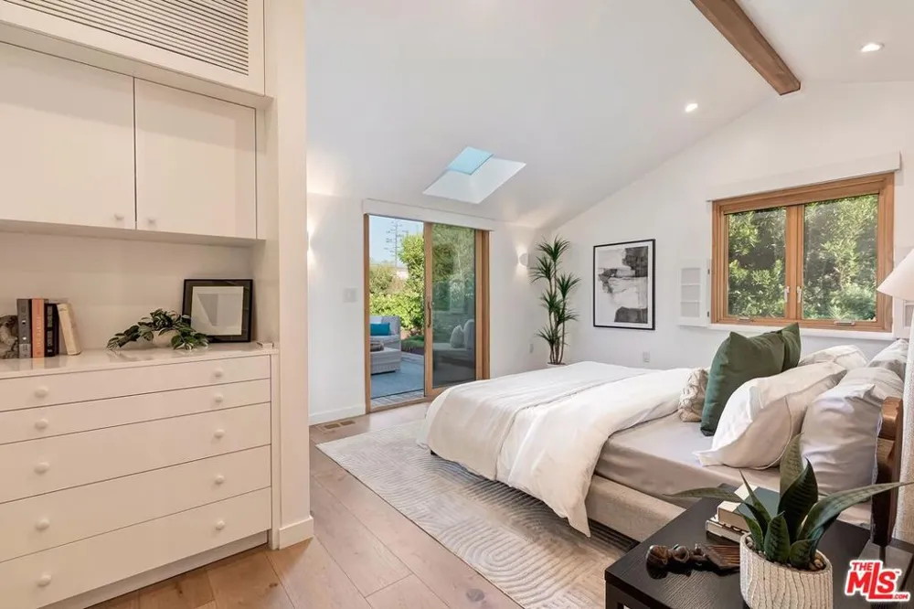 2211 Ashland Avenue Santa Monica, CA 90405