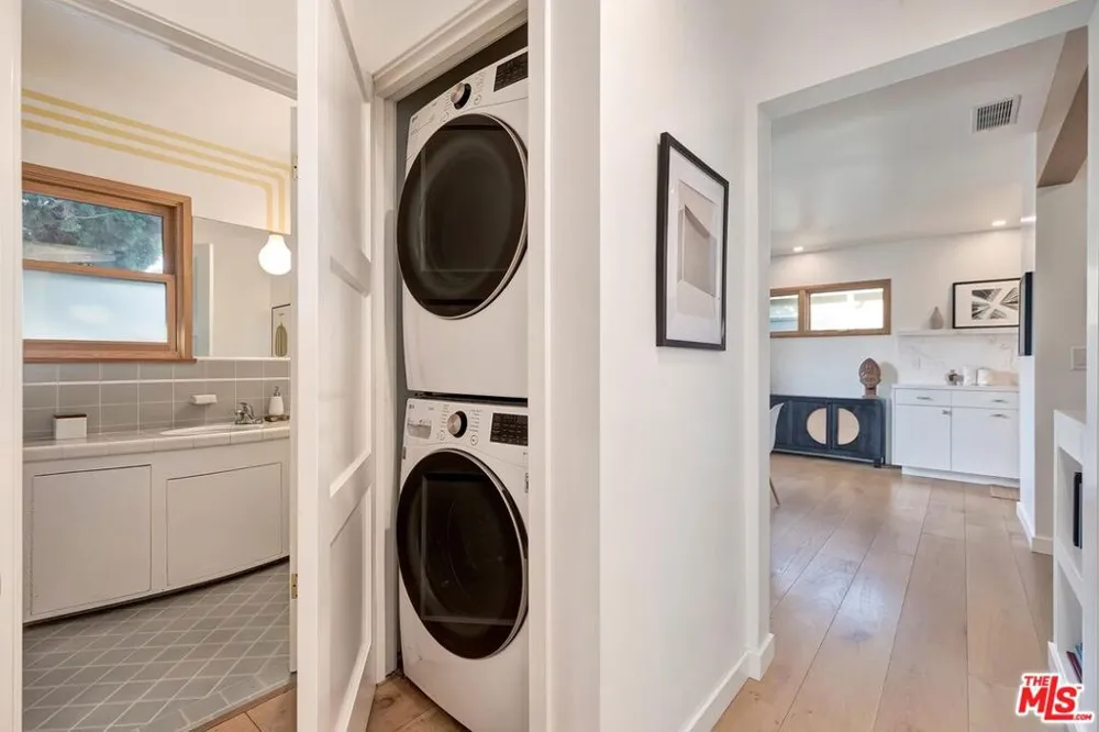 2211 Ashland Avenue Santa Monica, CA 90405