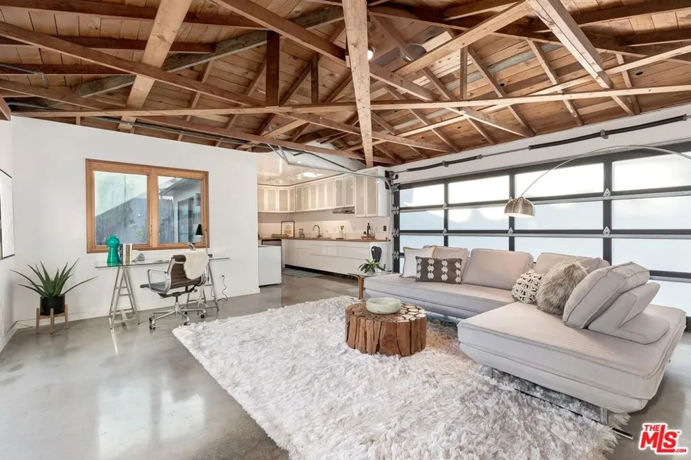 2211 Ashland Avenue Santa Monica, CA 90405