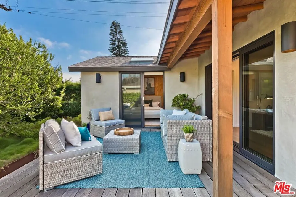2211 Ashland Avenue Santa Monica, CA 90405