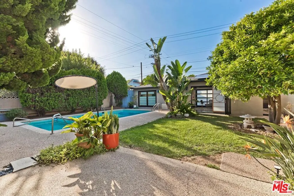 2211 Ashland Avenue Santa Monica, CA 90405