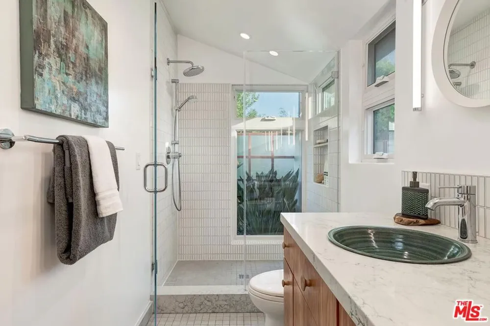 2211 Ashland Avenue Santa Monica, CA 90405