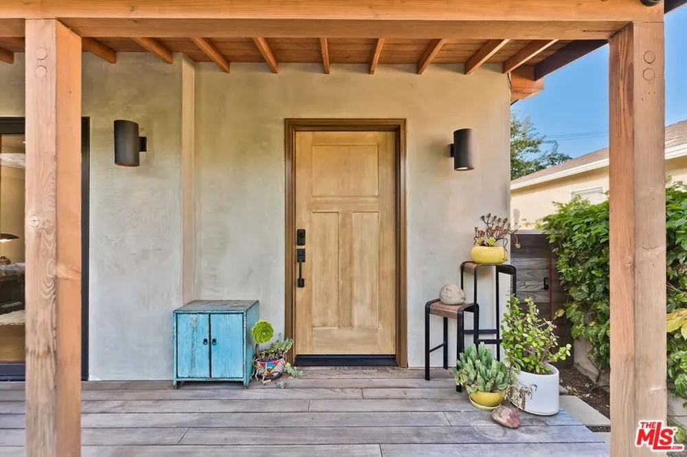 2211 Ashland Avenue Santa Monica, CA 90405