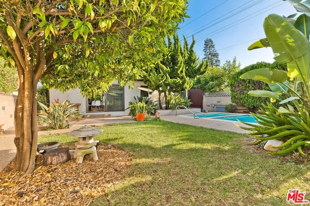 2211 Ashland Avenue Santa Monica, CA 90405
