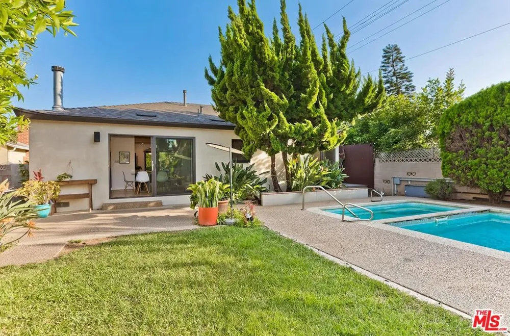 2211 Ashland Avenue Santa Monica, CA 90405