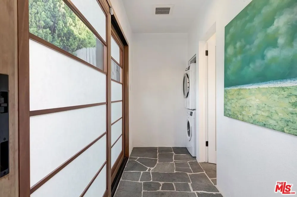 2211 Ashland Avenue Santa Monica, CA 90405