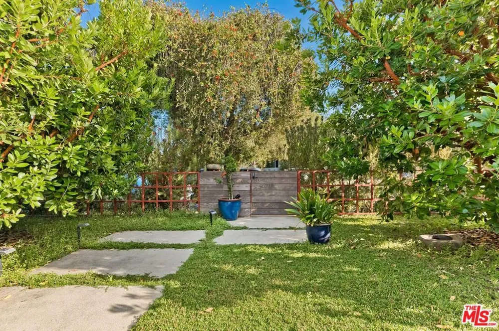 2211 Ashland Avenue Santa Monica, CA 90405