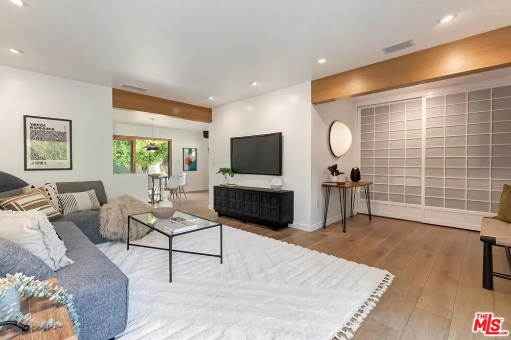 2211 Ashland Avenue Santa Monica, CA 90405