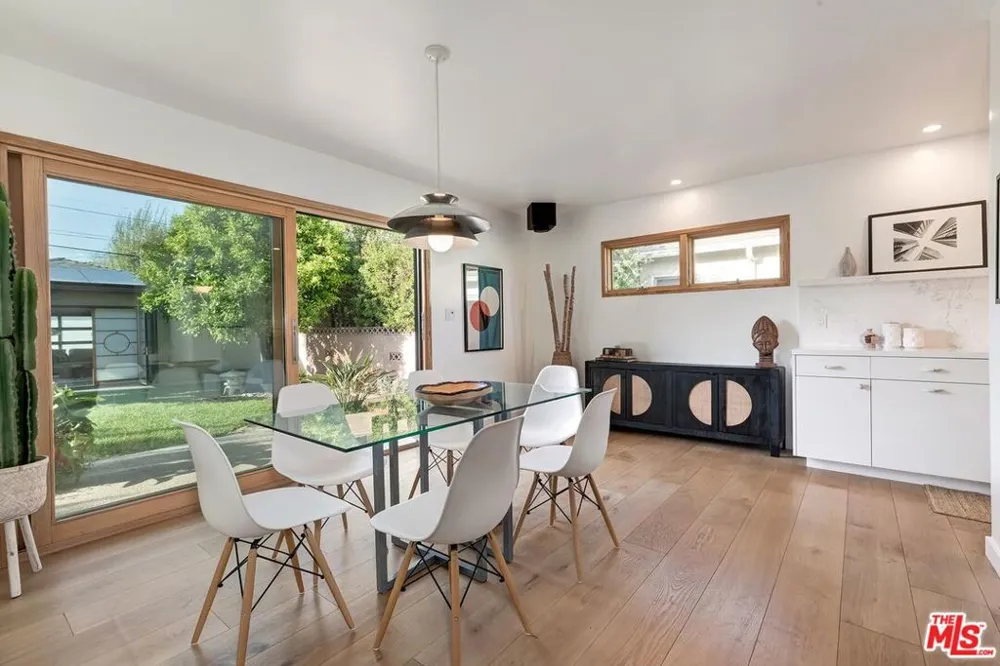 2211 Ashland Avenue Santa Monica, CA 90405