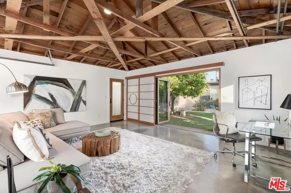 2211 Ashland Avenue Santa Monica, CA 90405