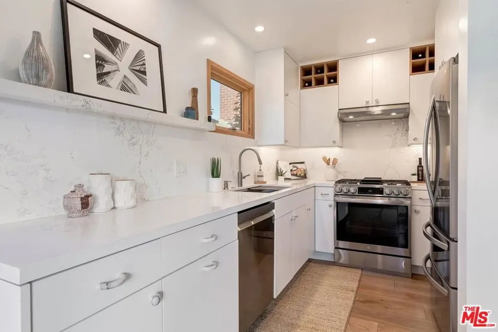 2211 Ashland Avenue Santa Monica, CA 90405