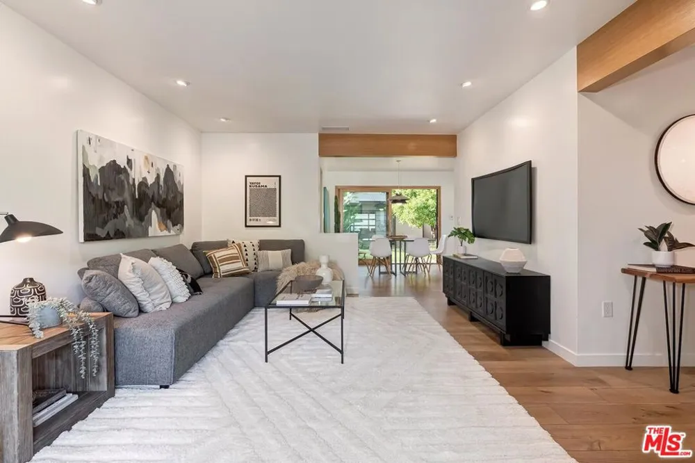 2211 Ashland Avenue Santa Monica, CA 90405