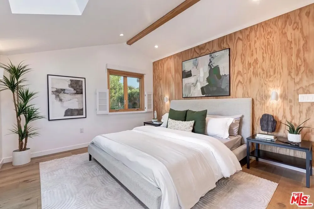 2211 Ashland Avenue Santa Monica, CA 90405