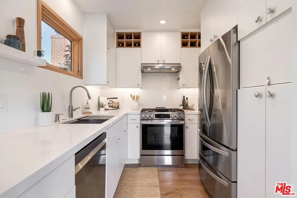 2211 Ashland Avenue Santa Monica, CA 90405