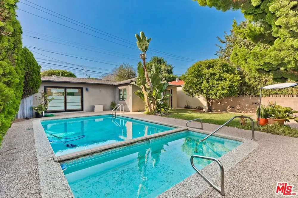 2211 Ashland Avenue Santa Monica, CA 90405