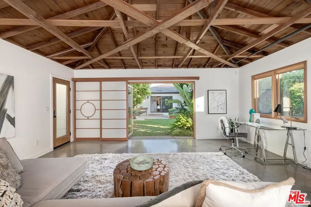 2211 Ashland Avenue Santa Monica, CA 90405
