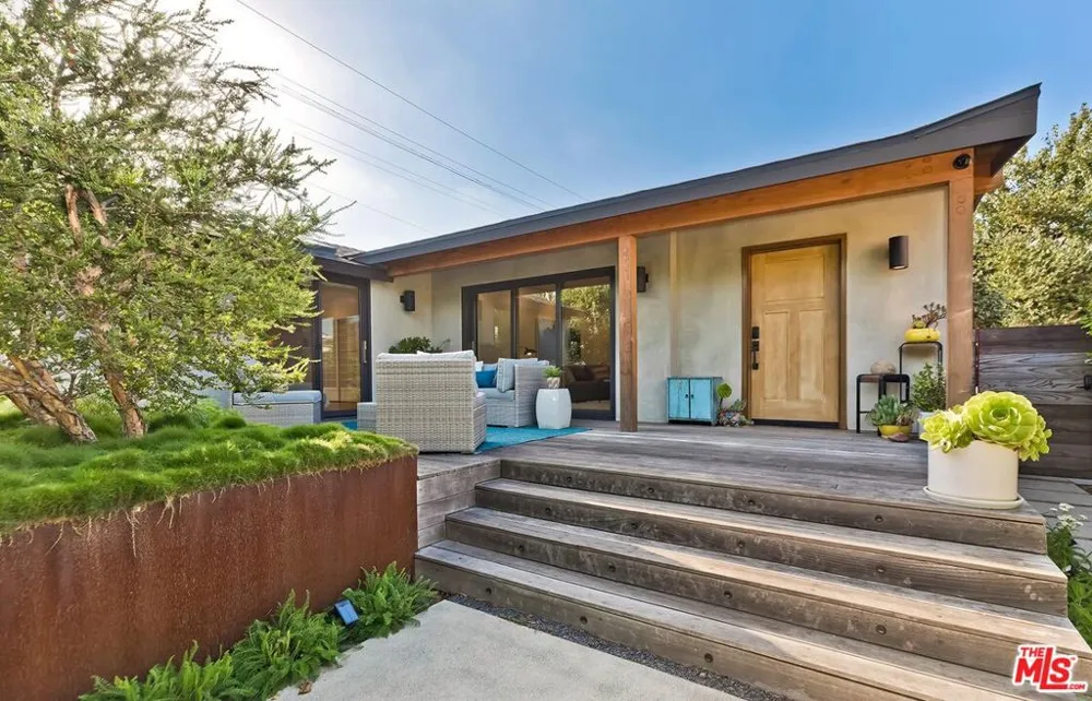 2211 Ashland Avenue Santa Monica, CA 90405