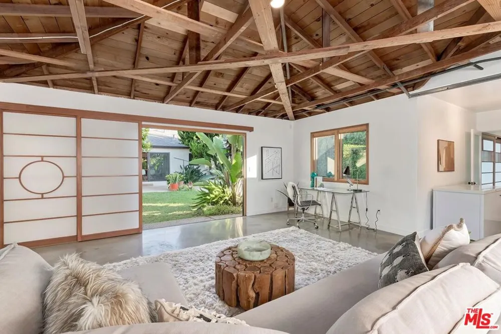 2211 Ashland Avenue Santa Monica, CA 90405