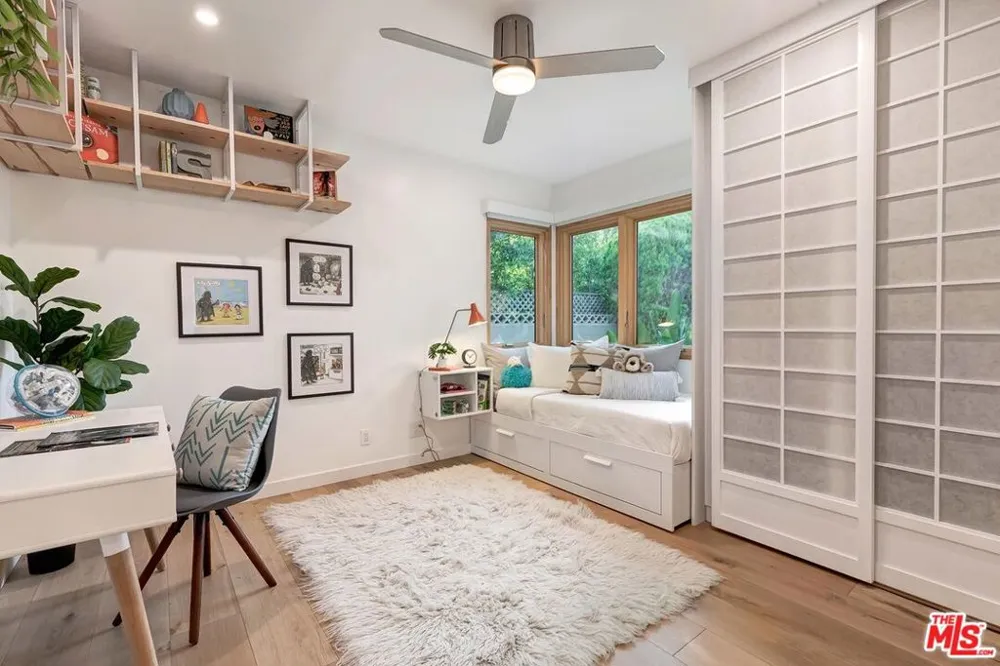 2211 Ashland Avenue Santa Monica, CA 90405