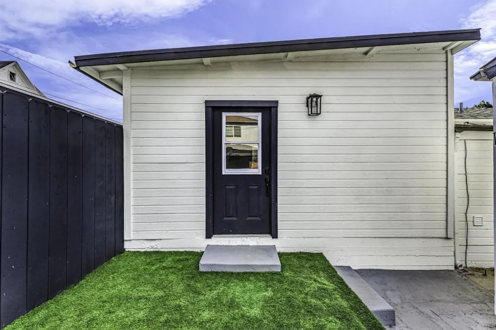 2027 E AVENUE National City, CA 91950