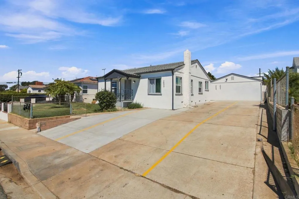 2027 E AVENUE National City, CA 91950