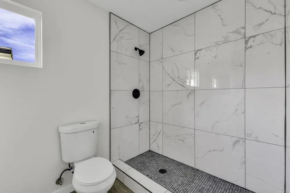 2027 E AVENUE National City, CA 91950