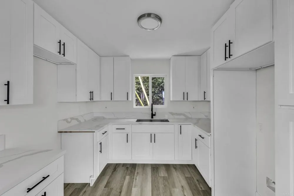 2027 E AVENUE National City, CA 91950