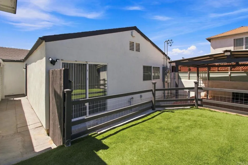 2027 E AVENUE National City, CA 91950