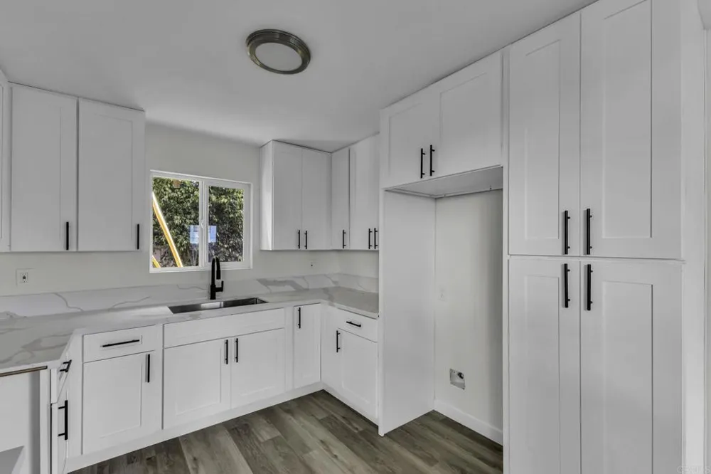 2027 E AVENUE National City, CA 91950