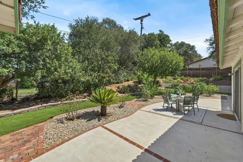 2826 Calle De Malibu Escondido, CA 92029