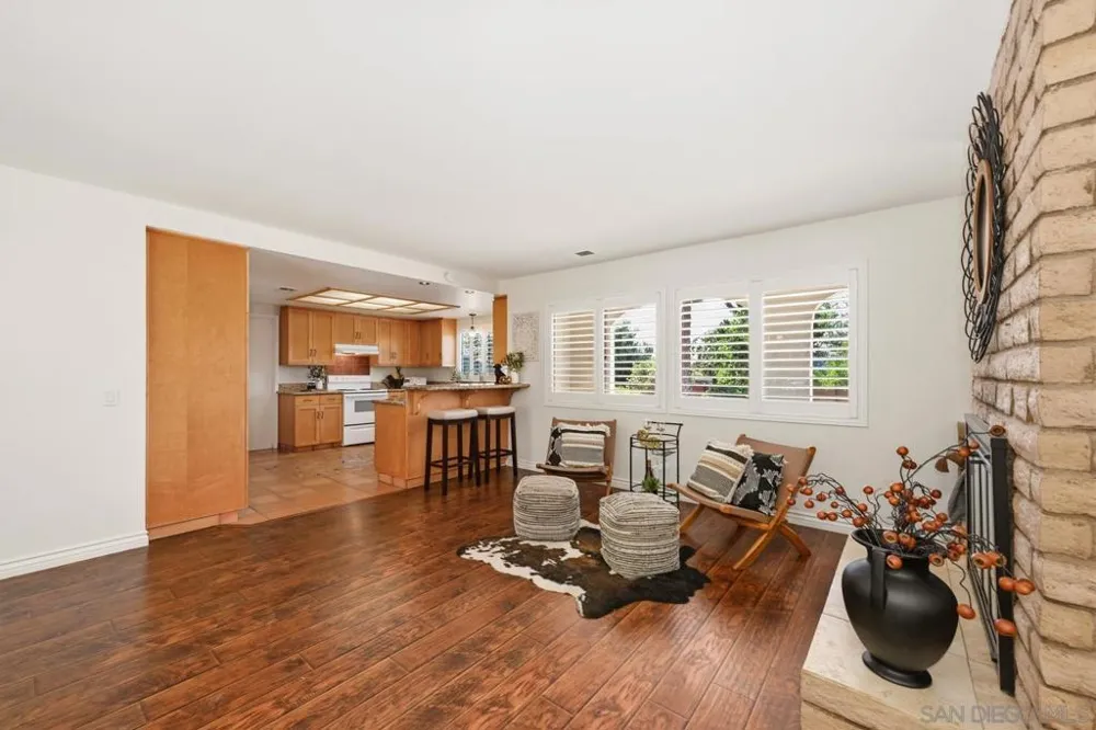 2826 Calle De Malibu Escondido, CA 92029