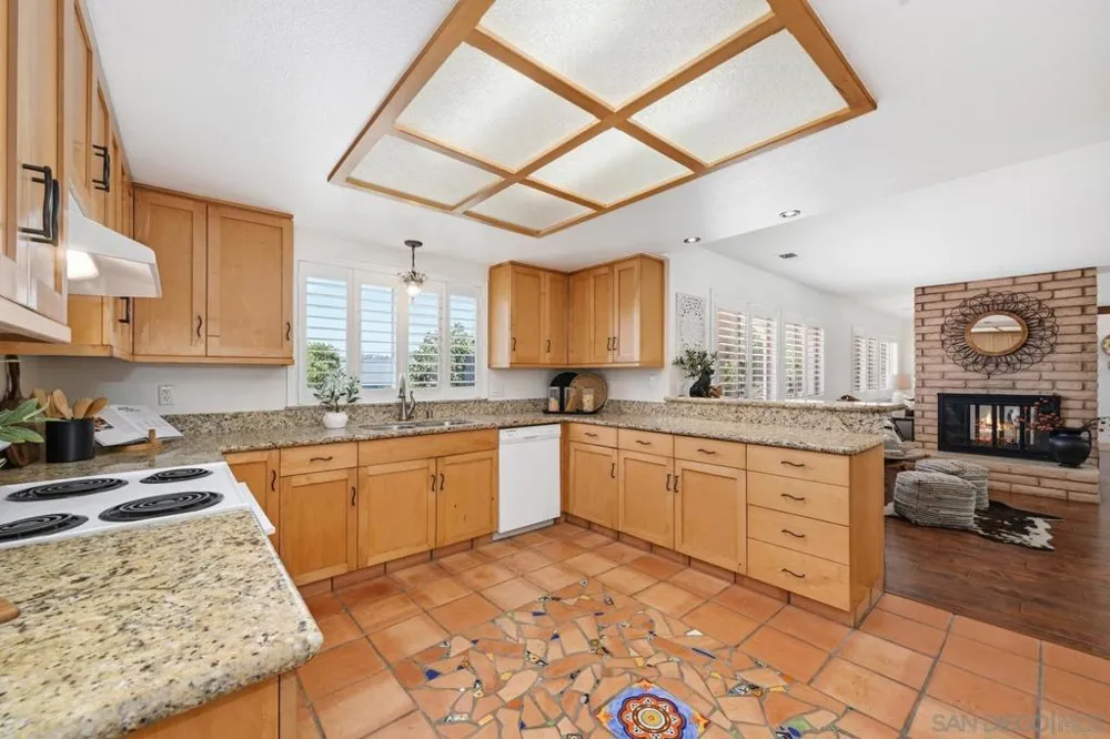 2826 Calle De Malibu Escondido, CA 92029