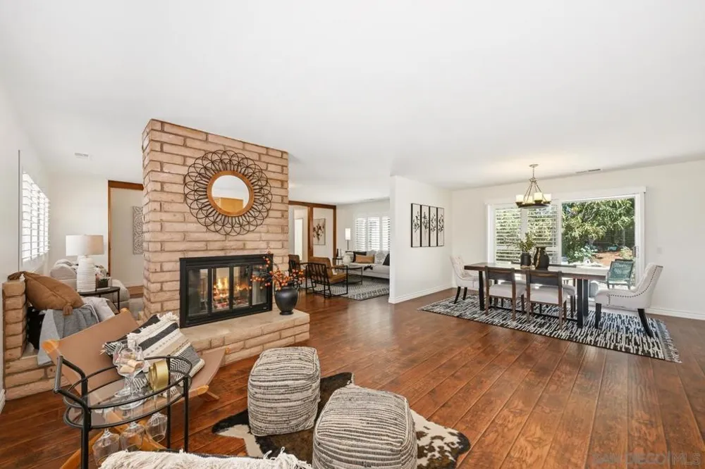 2826 Calle De Malibu Escondido, CA 92029