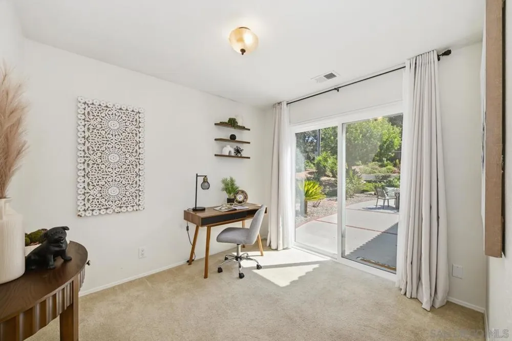 2826 Calle De Malibu Escondido, CA 92029