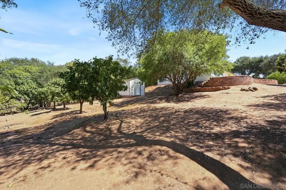 2826 Calle De Malibu Escondido, CA 92029