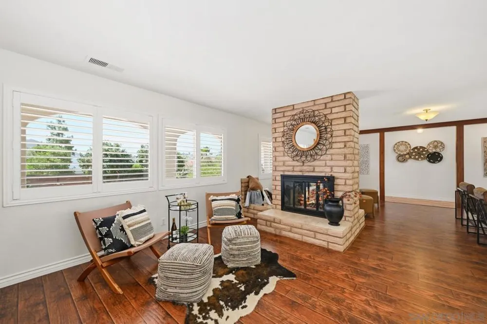 2826 Calle De Malibu Escondido, CA 92029