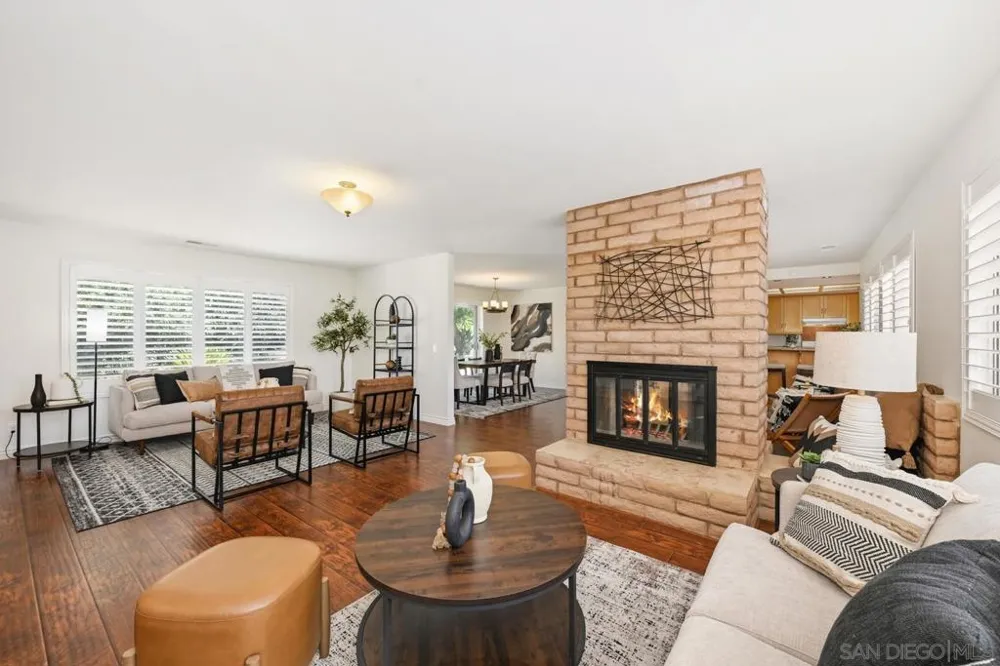 2826 Calle De Malibu Escondido, CA 92029