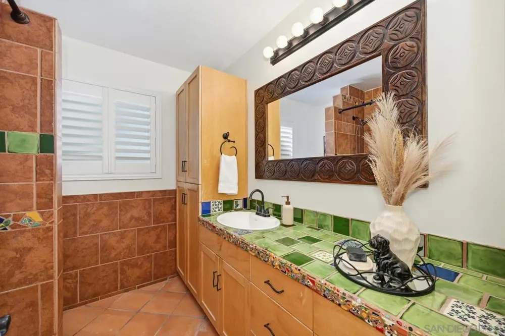 2826 Calle De Malibu Escondido, CA 92029